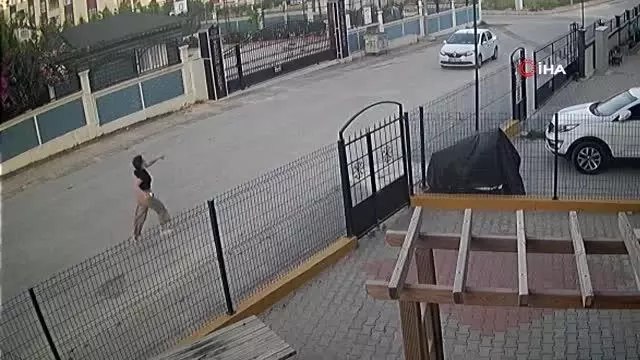 Çantasını gasp eden kapkaççıyı dakikalarda böyle kovaladı Çantasını gasp eden kapkaççıyı dakikalarda böyle kovaladı