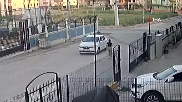 Çantasını gasp eden kapkaççıyı dakikalarda böyle kovaladı Çantasını gasp eden kapkaççıyı dakikalarda böyle kovaladı