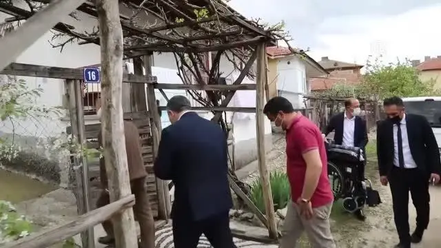 Çubuk'ta bedensel engelli gencin tekerlekli sandalye isteği yerine getirildi Çubuk'ta bedensel engelli gencin tekerlekli sandalye isteği yerine getirildi