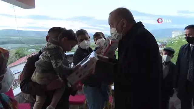 Cumhurbaşkanı Erdoğan, Ayaşlı çiftçi bir aileye iftarda misafir oldu Cumhurbaşkanı Erdoğan, Ayaşlı çiftçi bir aileye iftarda misafir oldu