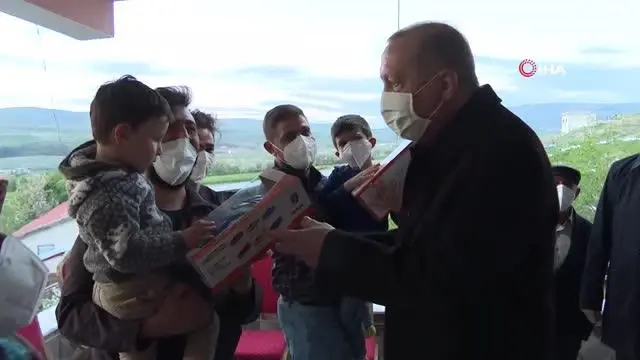 Cumhurbaşkanı Erdoğan, Ayaşlı çiftçi bir aileye iftarda misafir oldu Cumhurbaşkanı Erdoğan, Ayaşlı çiftçi bir aileye iftarda misafir oldu