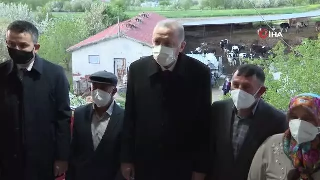 Cumhurbaşkanı Erdoğan, Ayaşlı çiftçi bir aileye iftarda misafir oldu Cumhurbaşkanı Erdoğan, Ayaşlı çiftçi bir aileye iftarda misafir oldu