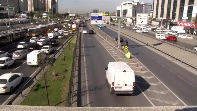 E-5'te geri geri gelen sürücüler trafiği tehlikeye soktu E-5'te geri geri gelen sürücüler trafiği tehlikeye soktu