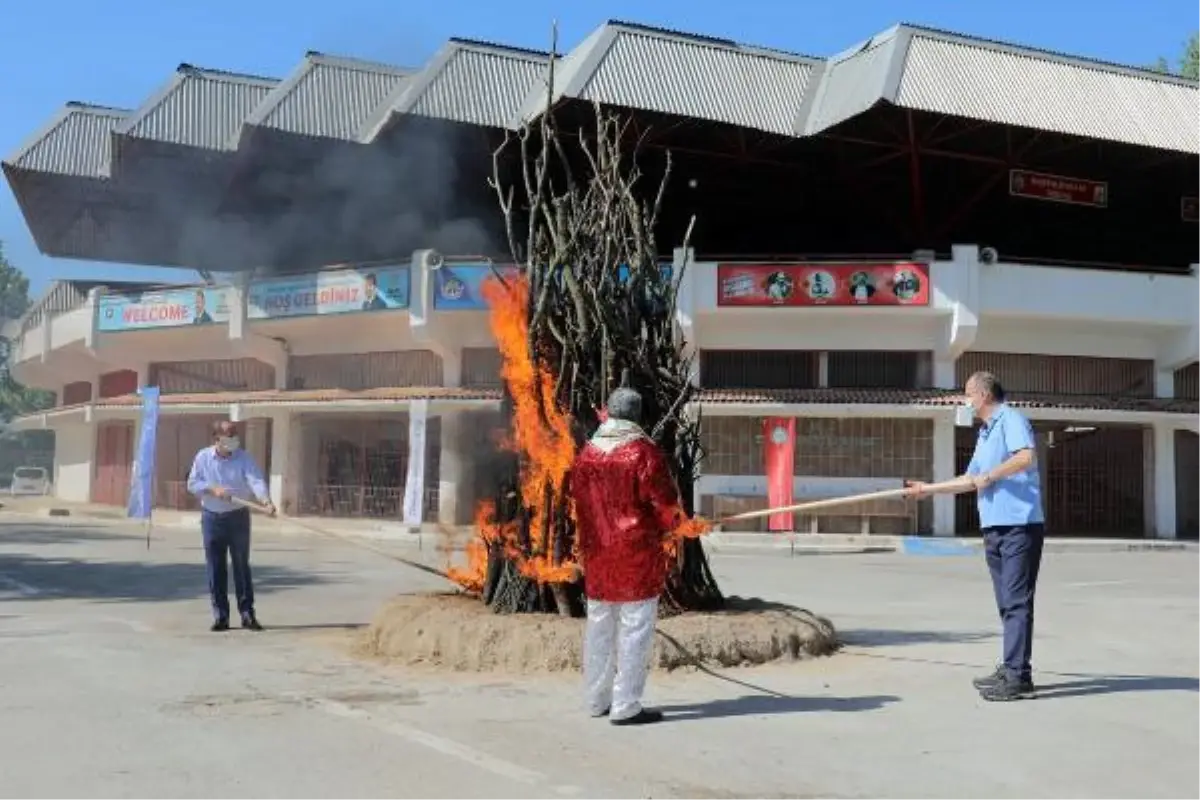 Son dakika haberi | 'Kakava ateşi' koronavirüs tedbirleri alınarak sembolik yakıldı