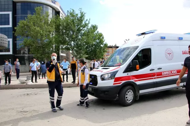 Son dakika haberleri! Ambulans ile otomobil çarpıştı: 2 yaralı Son dakika haberleri! Ambulans ile otomobil çarpıştı: 2 yaralı