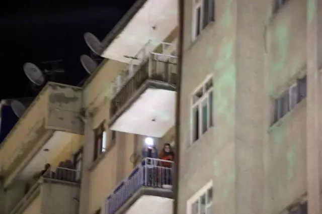 Elazığ'da geleneksel '23. sahur halayı'nın tadını temizlik görevlileri çıkardı Elazığ'da geleneksel '23. sahur halayı'nın tadını temizlik görevlileri çıkardı