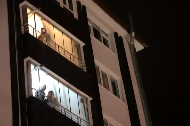 Elazığ'da geleneksel '23. sahur halayı'nın tadını temizlik görevlileri çıkardı Elazığ'da geleneksel '23. sahur halayı'nın tadını temizlik görevlileri çıkardı