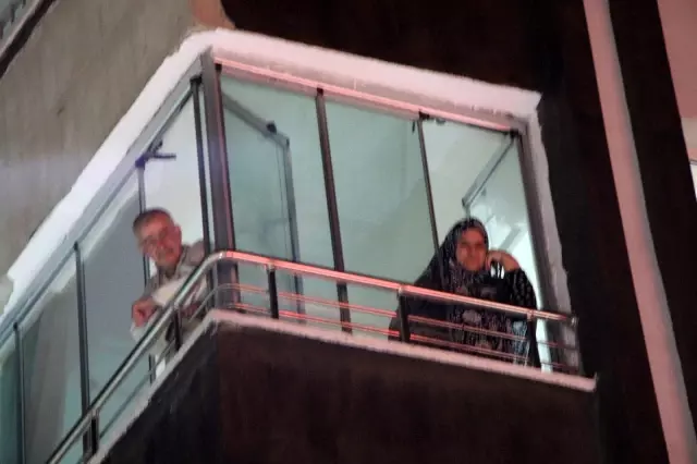 Elazığ'da geleneksel '23. sahur halayı'nın tadını temizlik görevlileri çıkardı Elazığ'da geleneksel '23. sahur halayı'nın tadını temizlik görevlileri çıkardı