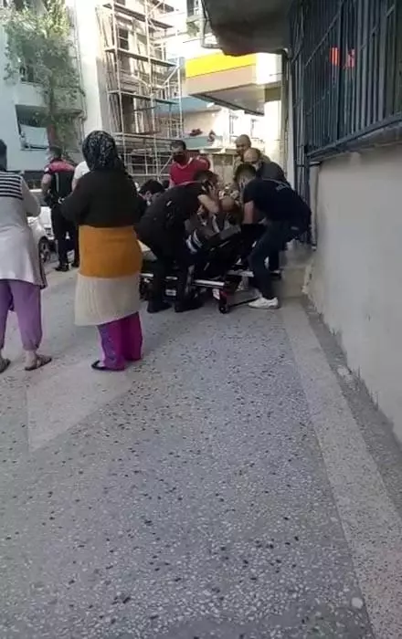 Engelli komşusuna 'karıma mı bakıyorsun' diye sordu kavga çıktı Engelli komşusuna 'karıma mı bakıyorsun' diye sordu kavga çıktı