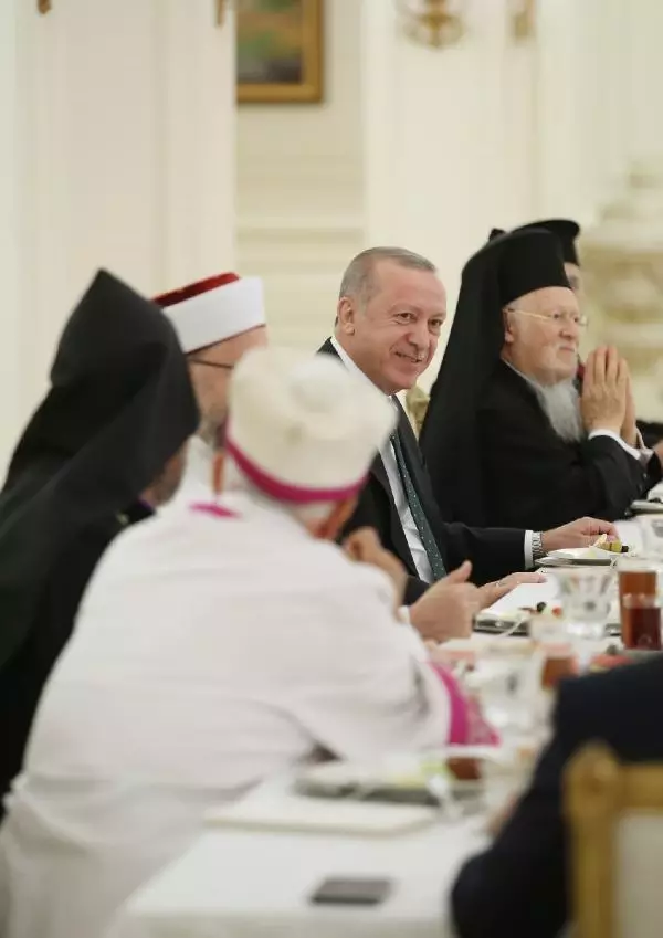 Erdoğan, azınlık cemaat temsilcileriyle iftarda bir araya geldi Erdoğan, azınlık cemaat temsilcileriyle iftarda bir araya geldi
