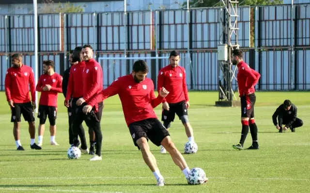 Ertuğrul Sağlam: 'Pazar günü Süper Lig'e çıkmaya hazırız' Ertuğrul Sağlam: 'Pazar günü Süper Lig'e çıkmaya hazırız'