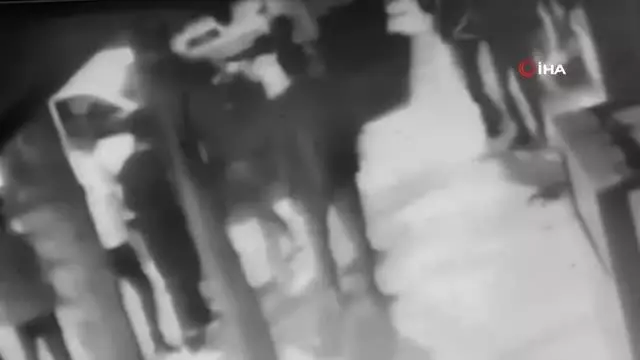 Esenyurt'ta yumruklu laf atma kavgası kamerada Esenyurt'ta yumruklu laf atma kavgası kamerada