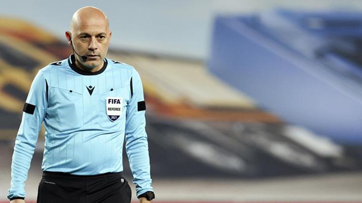 UEFA'dan EURO 2020 için şaşırtan karar! Cüneyt Çakır, Türkiye maçını yönetebilecek