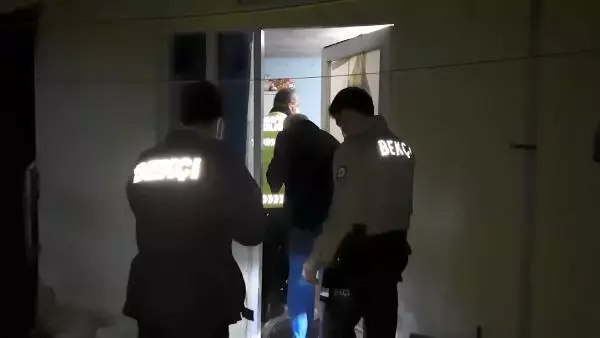 Son dakika haberi... Evinde baygın halde bulunan şeker hastası kadını polis kurtardı Son dakika haberi... Evinde baygın halde bulunan şeker hastası kadını polis kurtardı