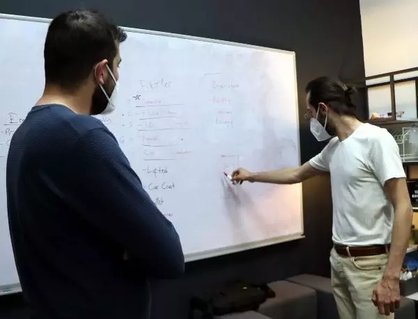 HAFTADA BİR MOBİL OYUN GELİŞTİRİYORLAR HAFTADA BİR MOBİL OYUN GELİŞTİRİYORLAR