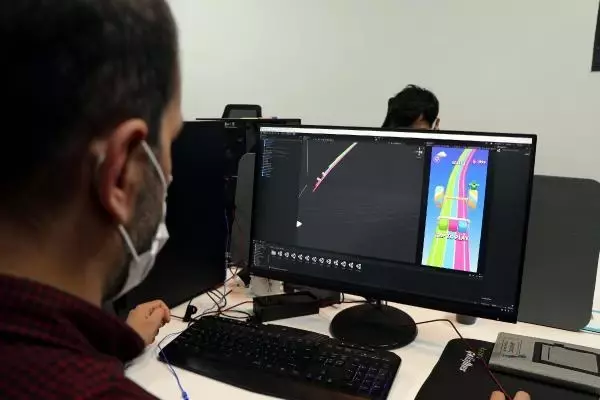 HAFTADA BİR MOBİL OYUN GELİŞTİRİYORLAR HAFTADA BİR MOBİL OYUN GELİŞTİRİYORLAR