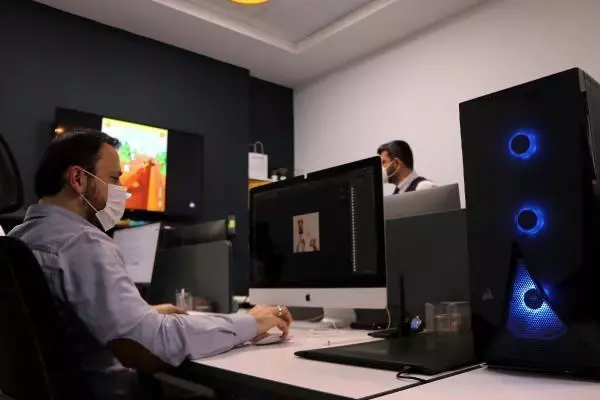 HAFTADA BİR MOBİL OYUN GELİŞTİRİYORLAR HAFTADA BİR MOBİL OYUN GELİŞTİRİYORLAR