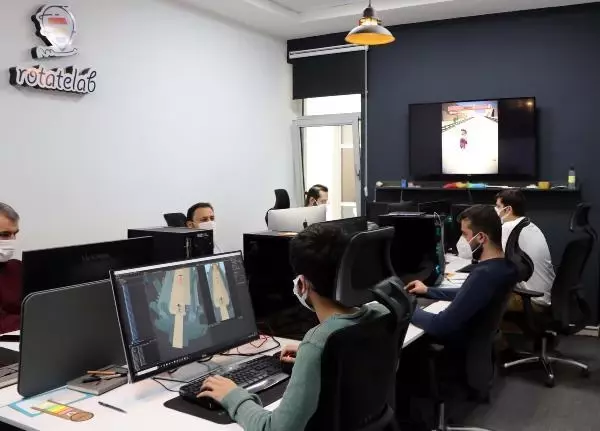 HAFTADA BİR MOBİL OYUN GELİŞTİRİYORLAR HAFTADA BİR MOBİL OYUN GELİŞTİRİYORLAR