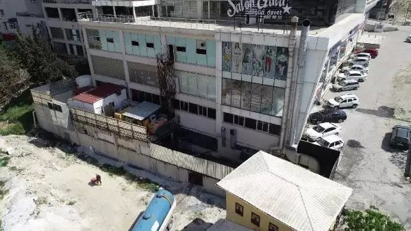 Her gün farklı renkte akan Haramidere'nin sırrı çözüldü Her gün farklı renkte akan Haramidere'nin sırrı çözüldü