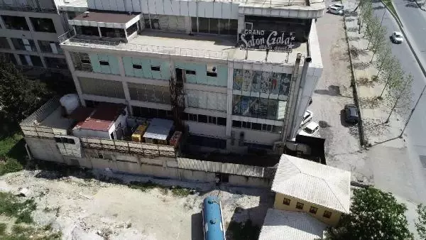 Her gün farklı renkte akan Haramidere'nin sırrı çözüldü Her gün farklı renkte akan Haramidere'nin sırrı çözüldü
