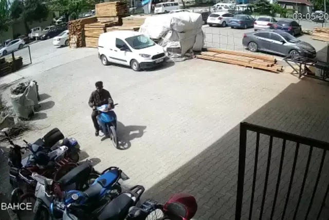 Fabrika işçisi hırsızları böyle kovaladı Fabrika işçisi hırsızları böyle kovaladı