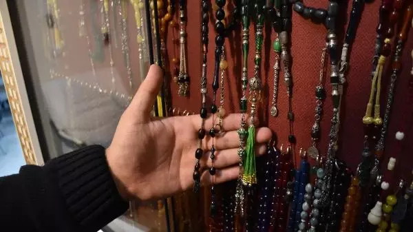 HOBİ OLARAK BAŞLADI, 900 BİN TL DEĞERİNDE TESPİH KOLEKSİYONUNA SAHİP OLDU HOBİ OLARAK BAŞLADI, 900 BİN TL DEĞERİNDE TESPİH KOLEKSİYONUNA SAHİP OLDU