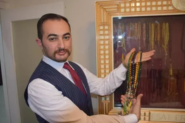 HOBİ OLARAK BAŞLADI, 900 BİN TL DEĞERİNDE TESPİH KOLEKSİYONUNA SAHİP OLDU HOBİ OLARAK BAŞLADI, 900 BİN TL DEĞERİNDE TESPİH KOLEKSİYONUNA SAHİP OLDU
