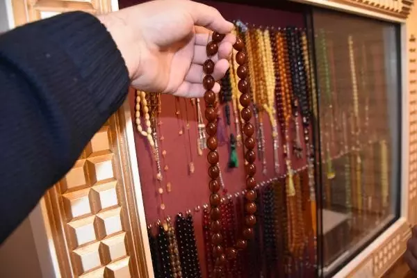 HOBİ OLARAK BAŞLADI, 900 BİN TL DEĞERİNDE TESPİH KOLEKSİYONUNA SAHİP OLDU HOBİ OLARAK BAŞLADI, 900 BİN TL DEĞERİNDE TESPİH KOLEKSİYONUNA SAHİP OLDU