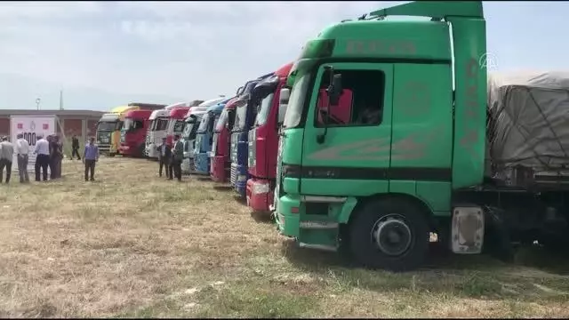 İHH Bursa Şubesi Suriye'deki kamplara 14 tır yardım gönderdi İHH Bursa Şubesi Suriye'deki kamplara 14 tır yardım gönderdi