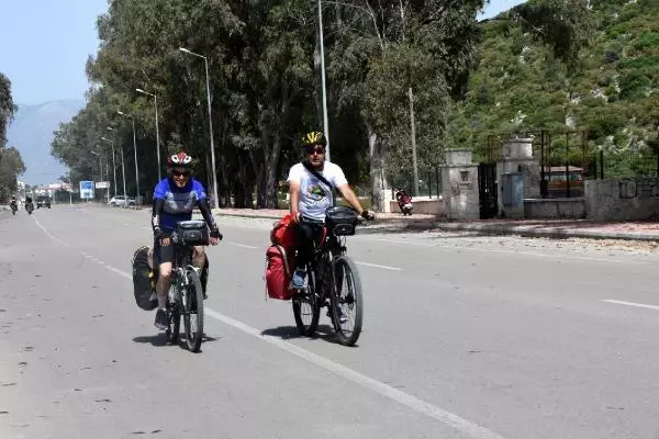 İranlı bisikletlilerden Türkiye'de 450 kilometre hedefi İranlı bisikletlilerden Türkiye'de 450 kilometre hedefi