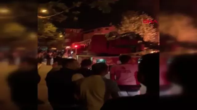 İSTANBUL-BEYOĞLU'NDA GECEKONDU ALEV ALEV YANDI İSTANBUL-BEYOĞLU'NDA GECEKONDU ALEV ALEV YANDI