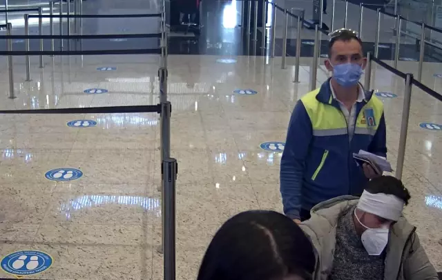 VİP göçmen kaçakçılığı pasaport polisine takıldı: 3 gözaltı VİP göçmen kaçakçılığı pasaport polisine takıldı: 3 gözaltı