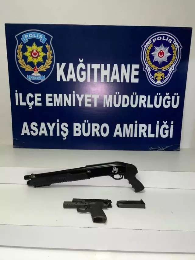 Kağıthane'de pompalıyla başından vurulan genç hayatını kaybetti Kağıthane'de pompalıyla başından vurulan genç hayatını kaybetti