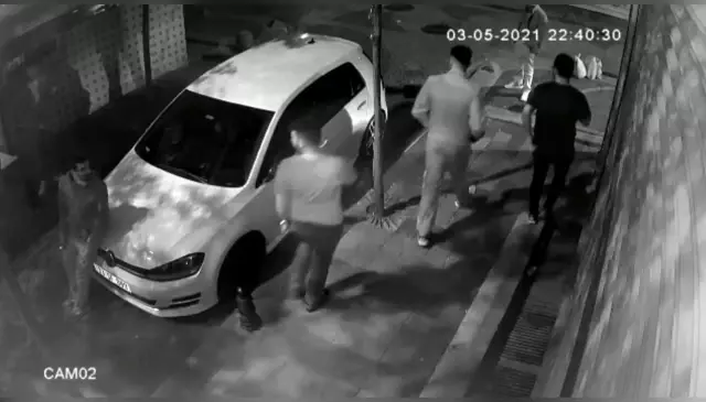 Kağıthane'de pompalıyla başından vurulan genç hayatını kaybetti Kağıthane'de pompalıyla başından vurulan genç hayatını kaybetti