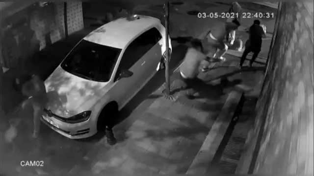 Kağıthane'de pompalıyla başından vurulan genç hayatını kaybetti Kağıthane'de pompalıyla başından vurulan genç hayatını kaybetti