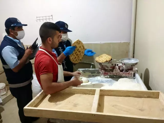 Kahta'da zabıta ekipleri sahur öncesi fırınları denetledi Kahta'da zabıta ekipleri sahur öncesi fırınları denetledi