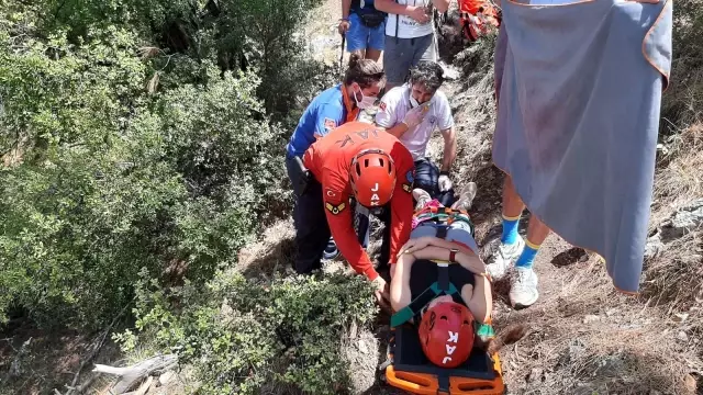 Kayalıklardan düşen Ukraynalı kadın 4 saatte kurtarıldı Kayalıklardan düşen Ukraynalı kadın 4 saatte kurtarıldı