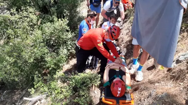 Kayalıklardan düşen Ukraynalı kadın 4 saatte kurtarıldı Kayalıklardan düşen Ukraynalı kadın 4 saatte kurtarıldı