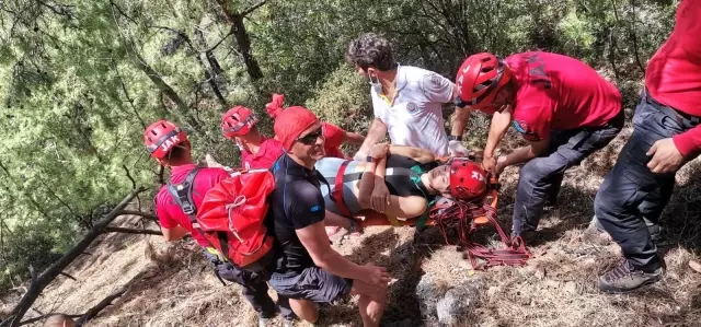 Kayalıklardan düşen Ukraynalı kadın 4 saatte kurtarıldı Kayalıklardan düşen Ukraynalı kadın 4 saatte kurtarıldı