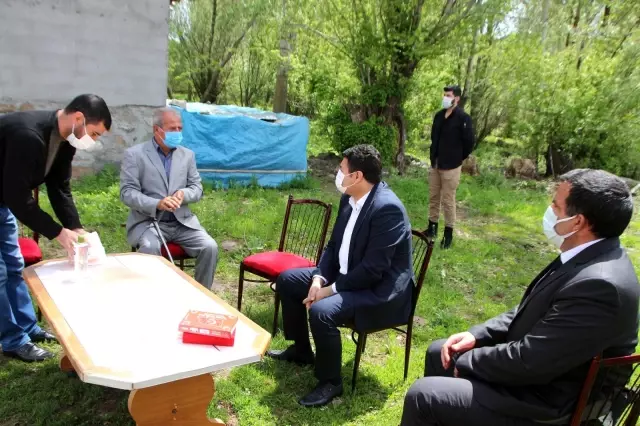 Kaymakam Avcı'dan Kıbrıs gazisine madalya Kaymakam Avcı'dan Kıbrıs gazisine madalya