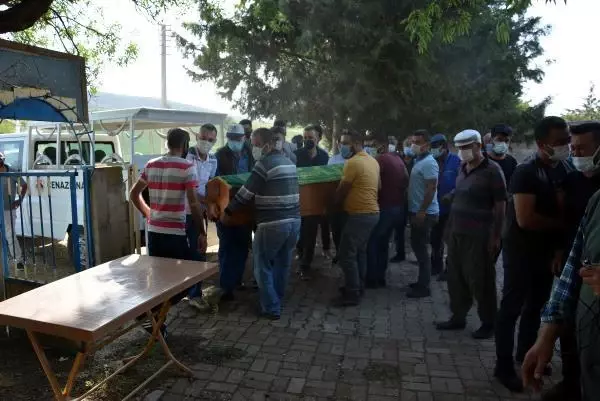Son dakika gündem: ANTALYA KAZADA YANARAK ÖLEN KUZENLER TOPRAĞA VERİLDİ Son dakika gündem: ANTALYA KAZADA YANARAK ÖLEN KUZENLER TOPRAĞA VERİLDİ