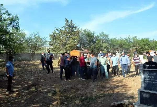 Son dakika gündem: ANTALYA KAZADA YANARAK ÖLEN KUZENLER TOPRAĞA VERİLDİ Son dakika gündem: ANTALYA KAZADA YANARAK ÖLEN KUZENLER TOPRAĞA VERİLDİ