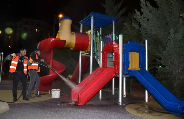Keçiören'deki parklarda bayram sonrasına hazırlık Keçiören'deki parklarda bayram sonrasına hazırlık