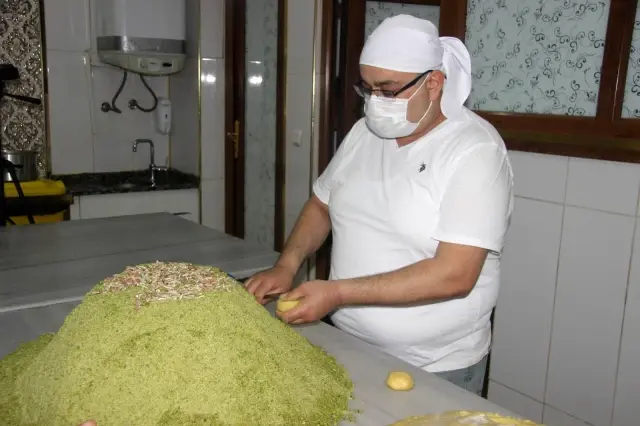 Kilis'te gerebiç tatlısı mesaisi Kilis'te gerebiç tatlısı mesaisi