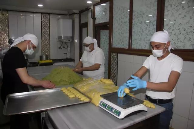 Kilis'te gerebiç tatlısı mesaisi Kilis'te gerebiç tatlısı mesaisi