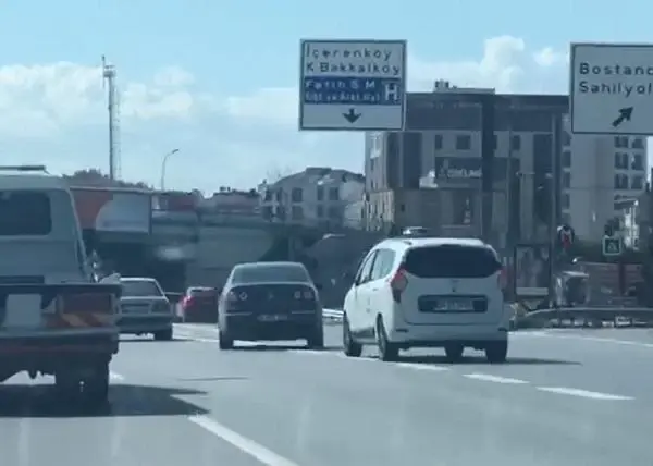 KISITLAMADA MAKAS ATAN SÜRÜCÜLERE CEZA YAĞDI KISITLAMADA MAKAS ATAN SÜRÜCÜLERE CEZA YAĞDI
