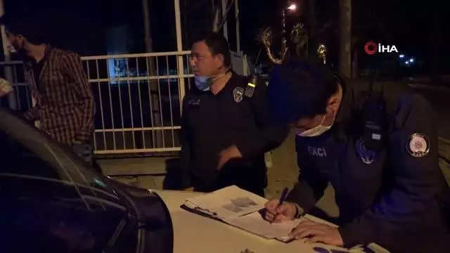 Kısıtlamayı ihlal etti, cüzdanını gösterip 'Cebimde bir kuruş para yok. Vicdanınıza kalmış' dedi Kısıtlamayı ihlal etti, cüzdanını gösterip 'Cebimde bir kuruş para yok. Vicdanınıza kalmış' dedi