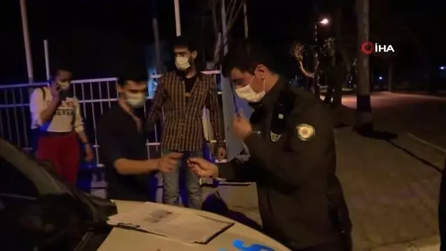 Kısıtlamayı ihlal etti, cüzdanını gösterip 'Cebimde bir kuruş para yok. Vicdanınıza kalmış' dedi Kısıtlamayı ihlal etti, cüzdanını gösterip 'Cebimde bir kuruş para yok. Vicdanınıza kalmış' dedi
