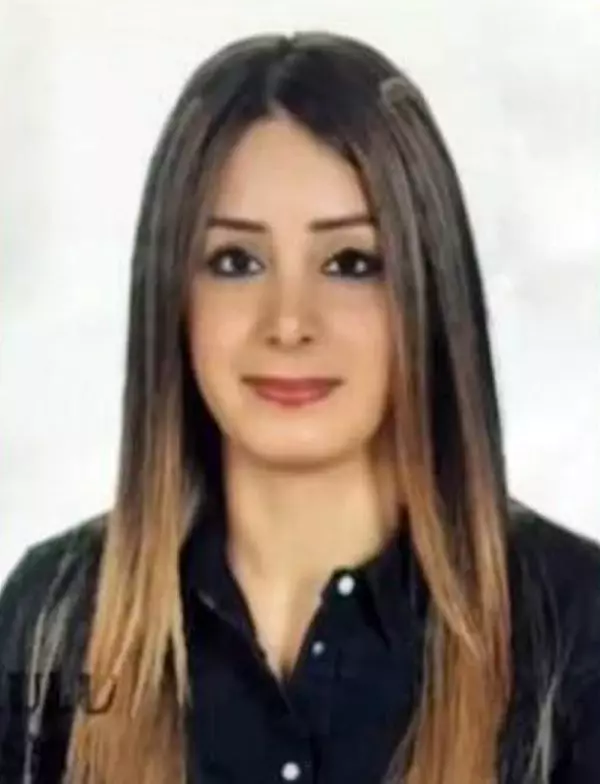 Kızını gömenlere tahliye istenince mahkeme heyetinin önünde diz çöktü Kızını gömenlere tahliye istenince mahkeme heyetinin önünde diz çöktü