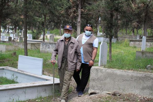 kore gazisi esini mezari basinda okudugu sark 3 14111744 o
